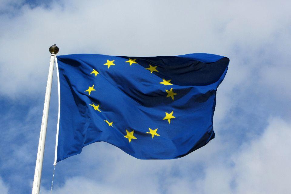 França e Holanda exigem regulamentação do Google e do Facebook