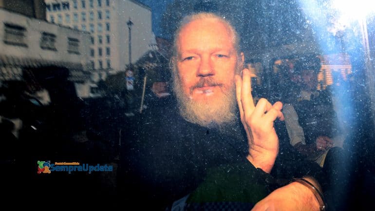 Julian Assange (WikiLeaks) é acusado de conspirar com hackers do Anonymous