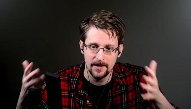 Edward Snowden pede a Trump que perdoe Julian Assange, o fundador do Wikileaks
