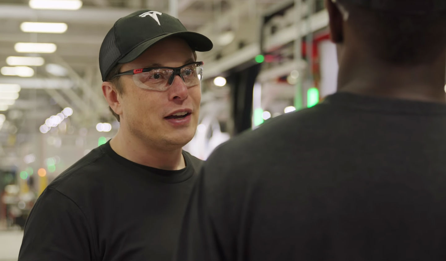 Elon Musk confirma conspiração de hacking visando fábrica da Tesla