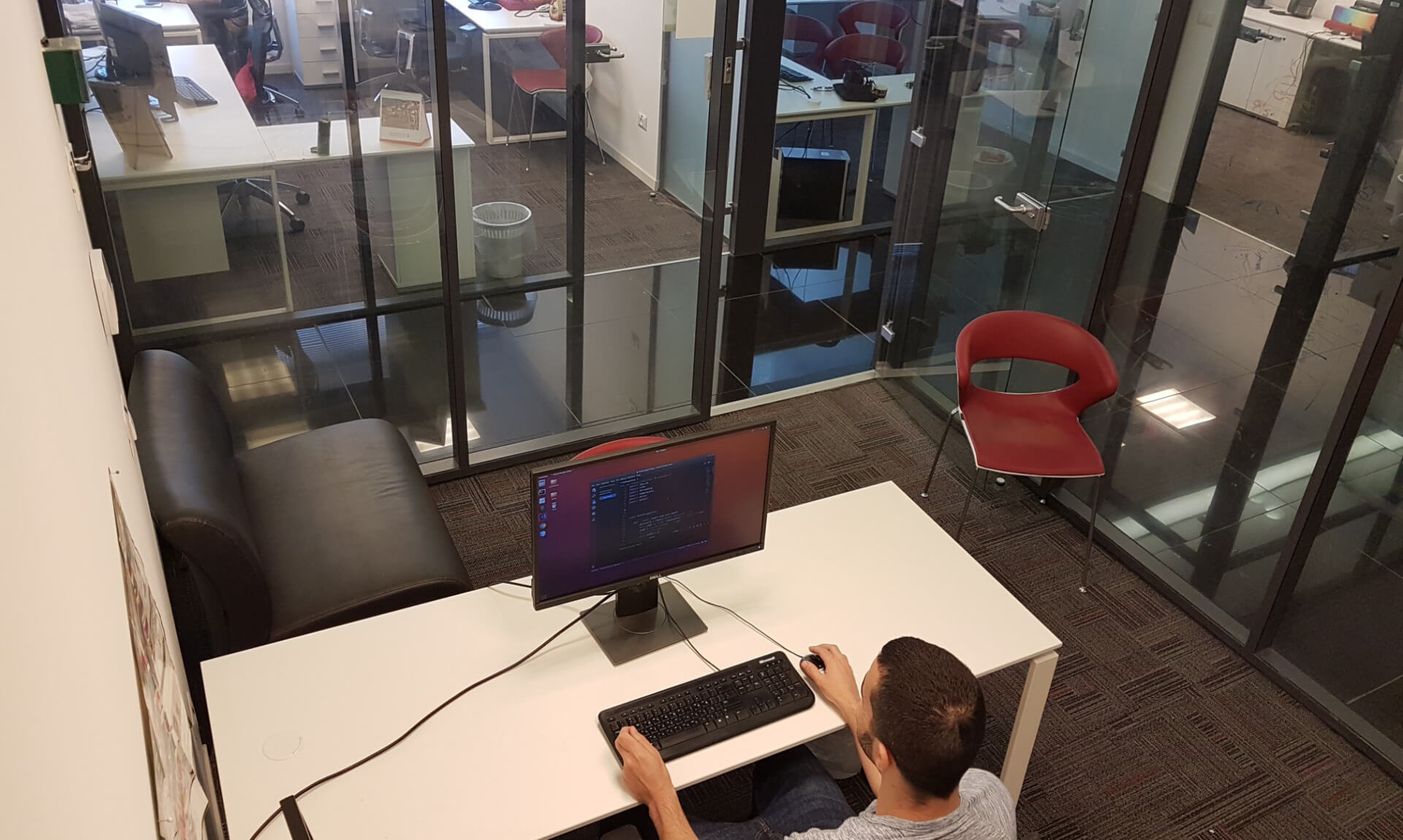 Pesquisadores conseguem vazar dados de um PC manipulando o brilho da tela