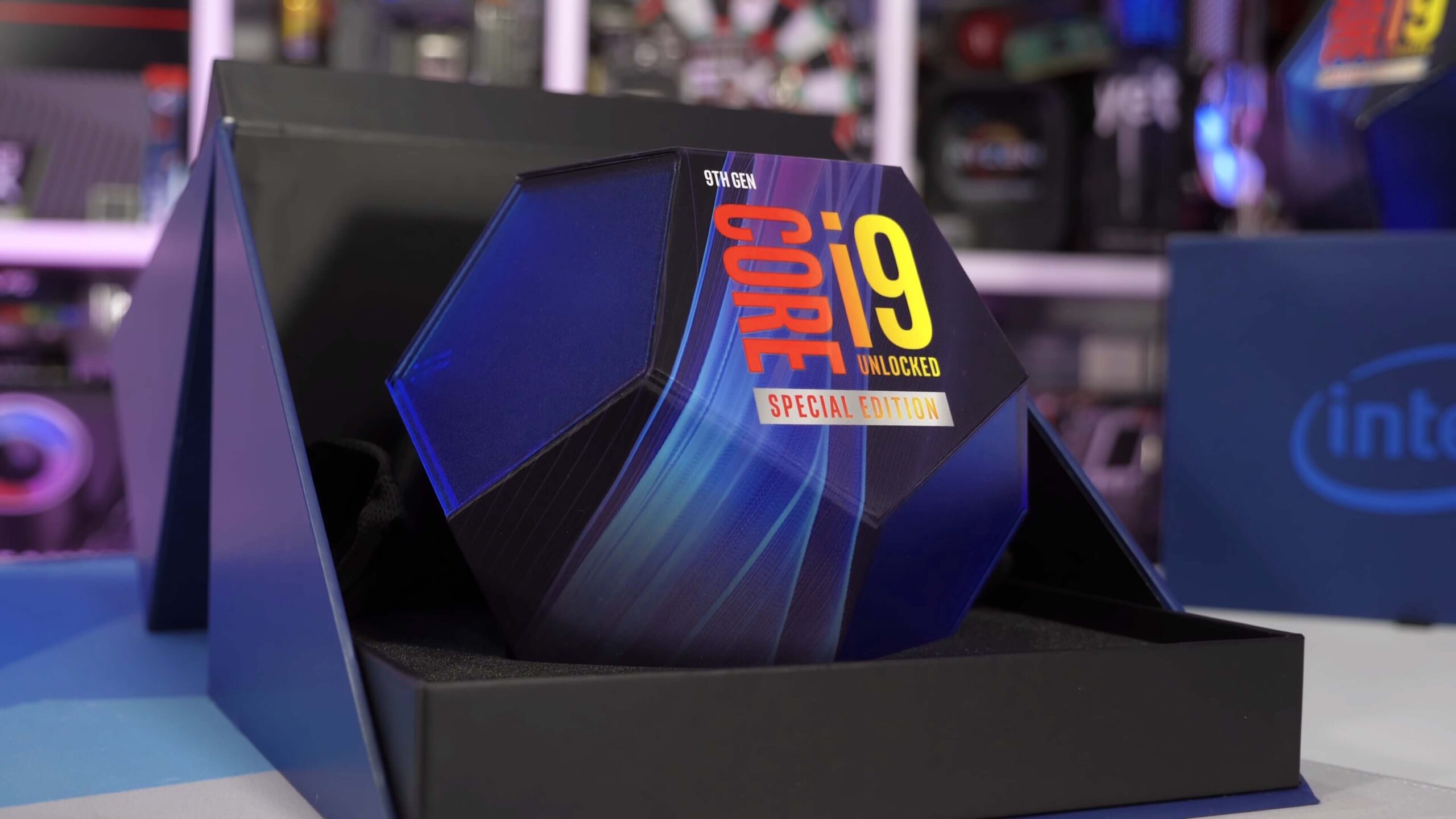 Intel Core i9-10900K com overclock chega a 7,7 GHz usando hélio líquido