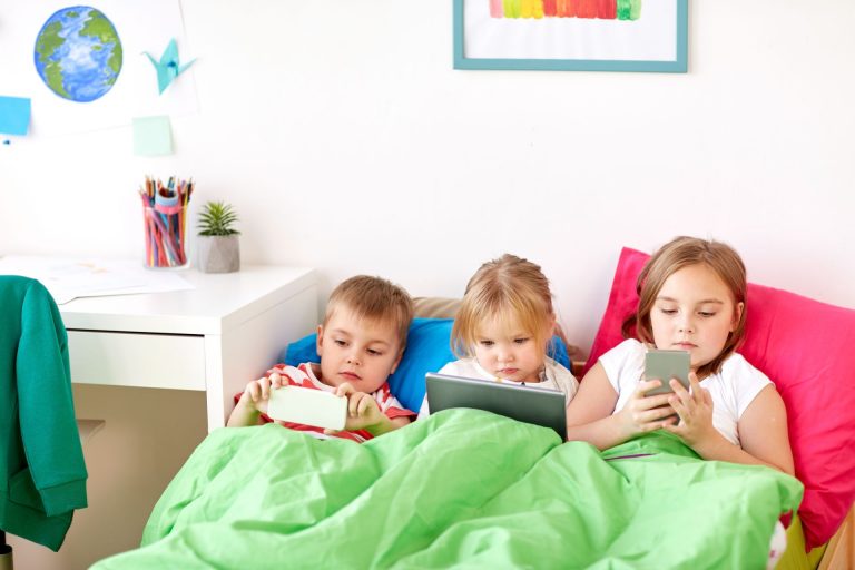 em-casa-como-os-pais-podem-ajudar-os-filhos-a-ficarem-mais-seguros-na-internet