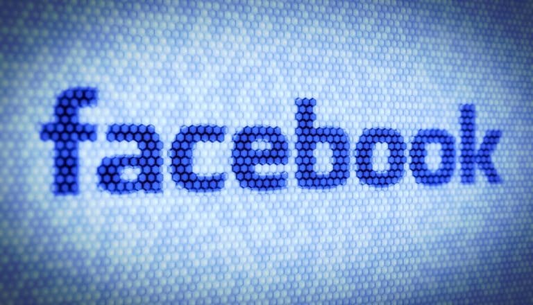 Facebook ameaça universidade para encerrar pesquisa sobre anúncios políticos