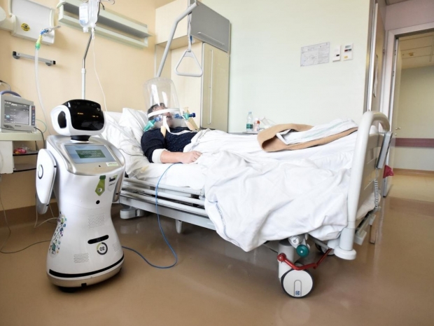 Robôs estão trabalhando em hospital italiano