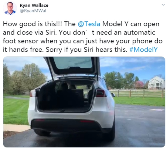 proprietario-de-um-tesla-model-y-integra-carro-com-iphone-e-utiliza-a-siri