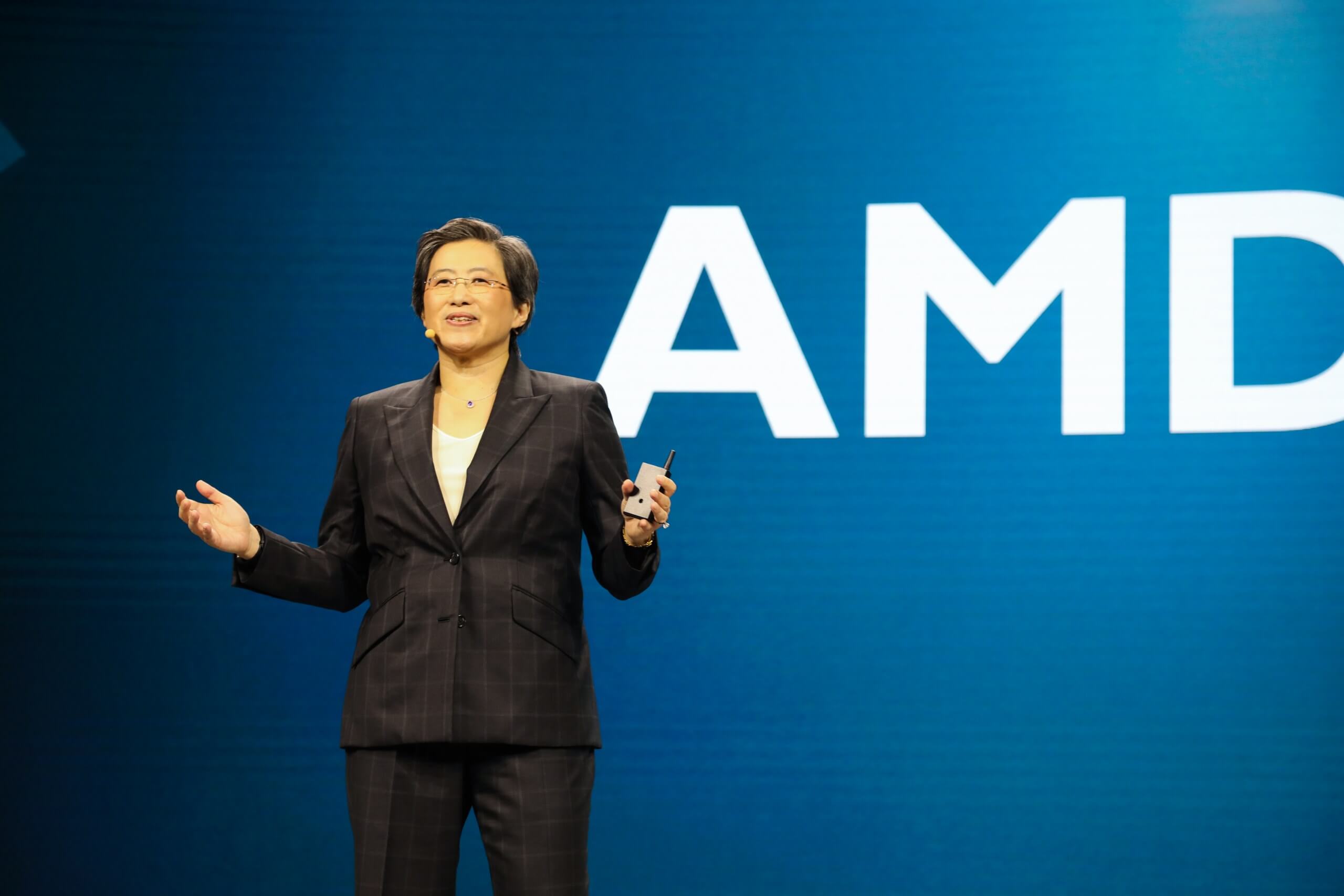 AMD contrata mais engenheiros Linux