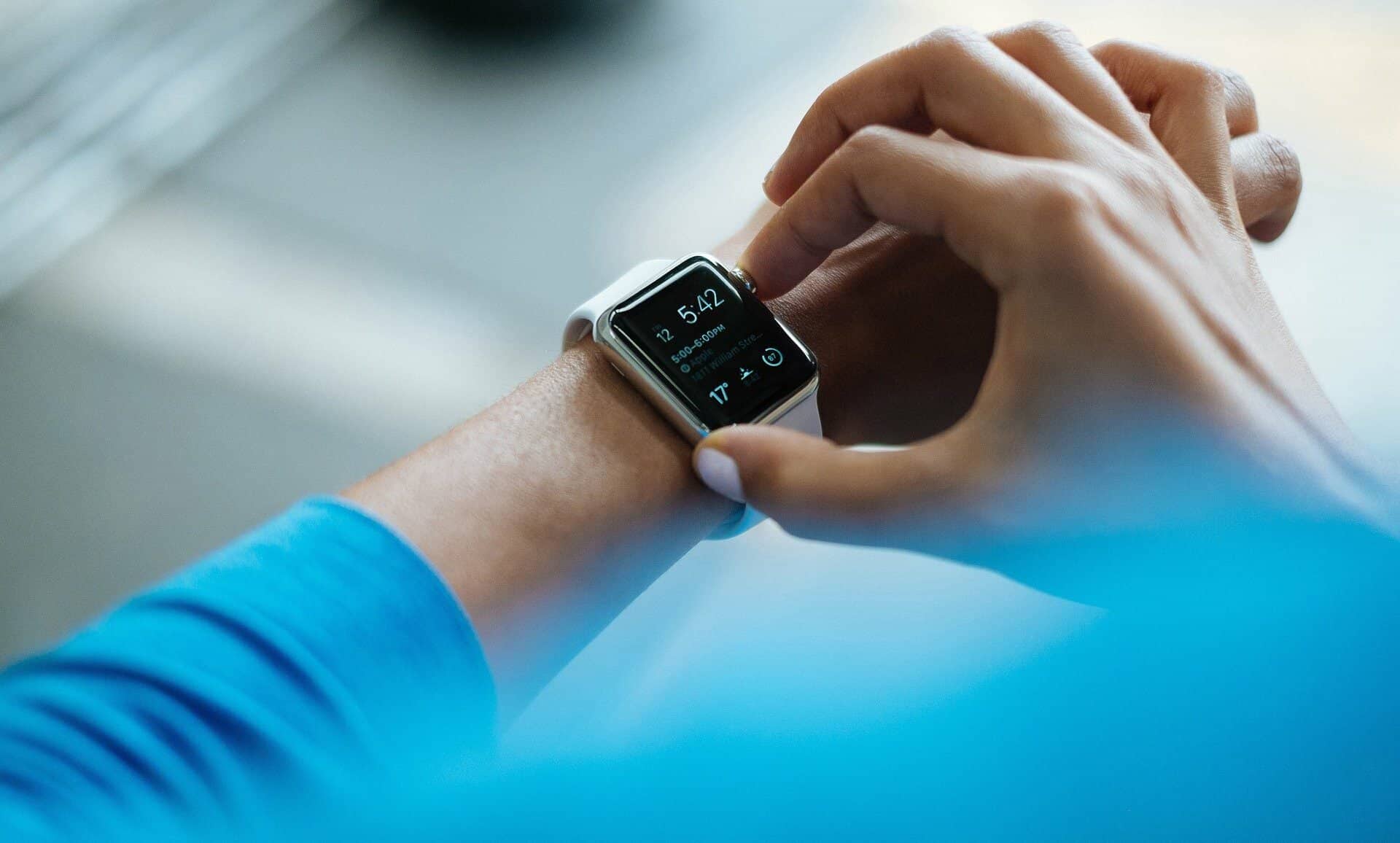 pesquisas-revelam-que-smartwatches-podem-auxiliar-na-deteccao-precoce-de-covid-19