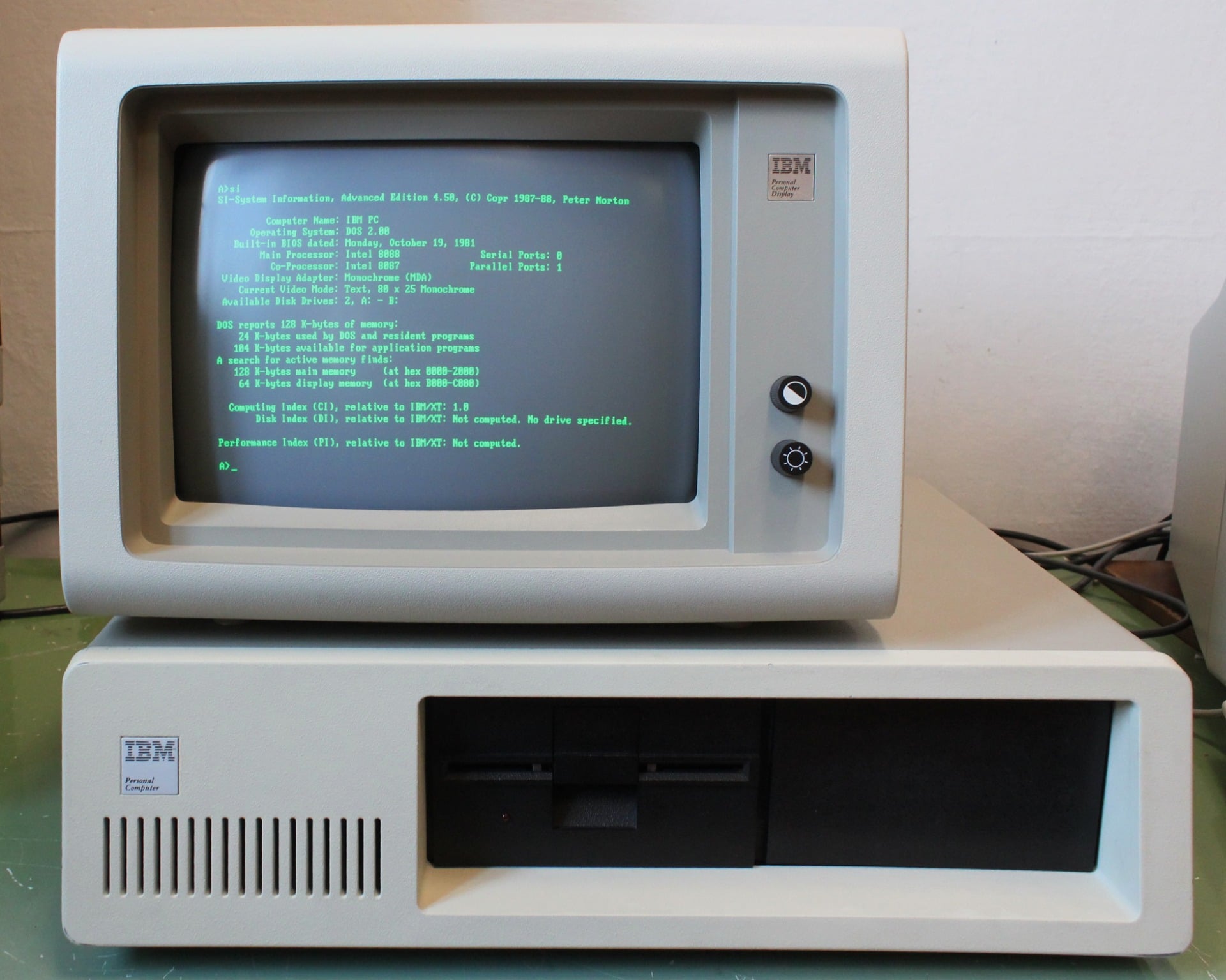 Conheça o PC DOS reprojetado hoje para 1980! 1 conheca-o-pc-dos-reprojetado-hoje-para-1980