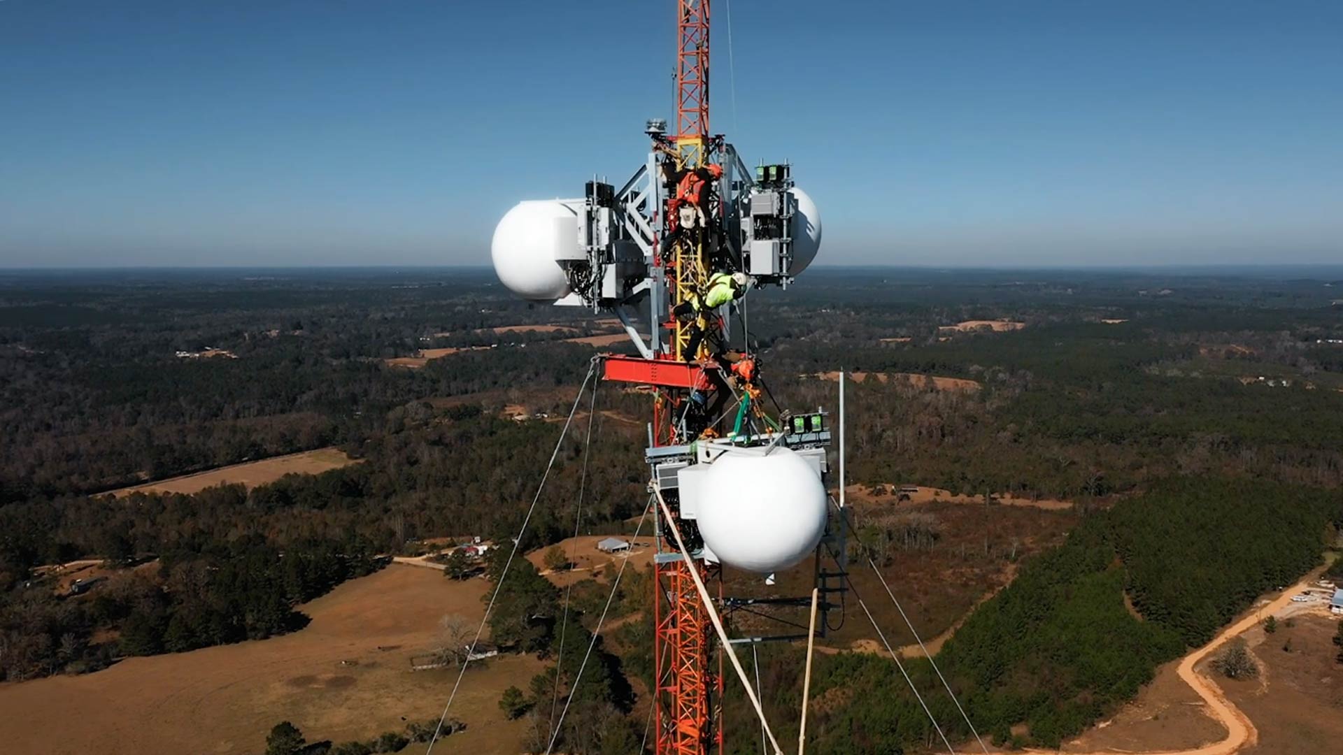 facebook-revela-torre-para-aumentar-a-conectividade-em-areas-rurais