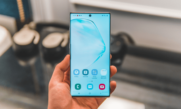 samsung-galaxy-one-ui-3-0-remove-a-capacidade-de-ocultar-o-entalhe-da-camera