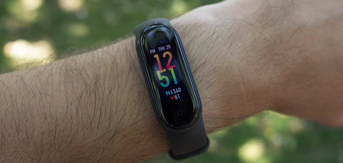xiaomi-mi-band-6-pode-ter-amazon-alexa-e-gps-integrado