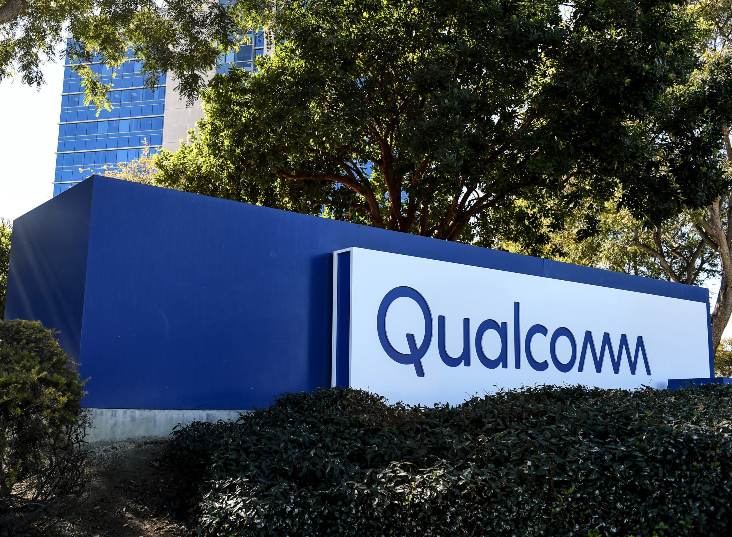 novo-modem-5g-da-qualcomm-visa-ajudar-a-impulsionar-a-conectividade-nos-setores-industrial-e-agricola