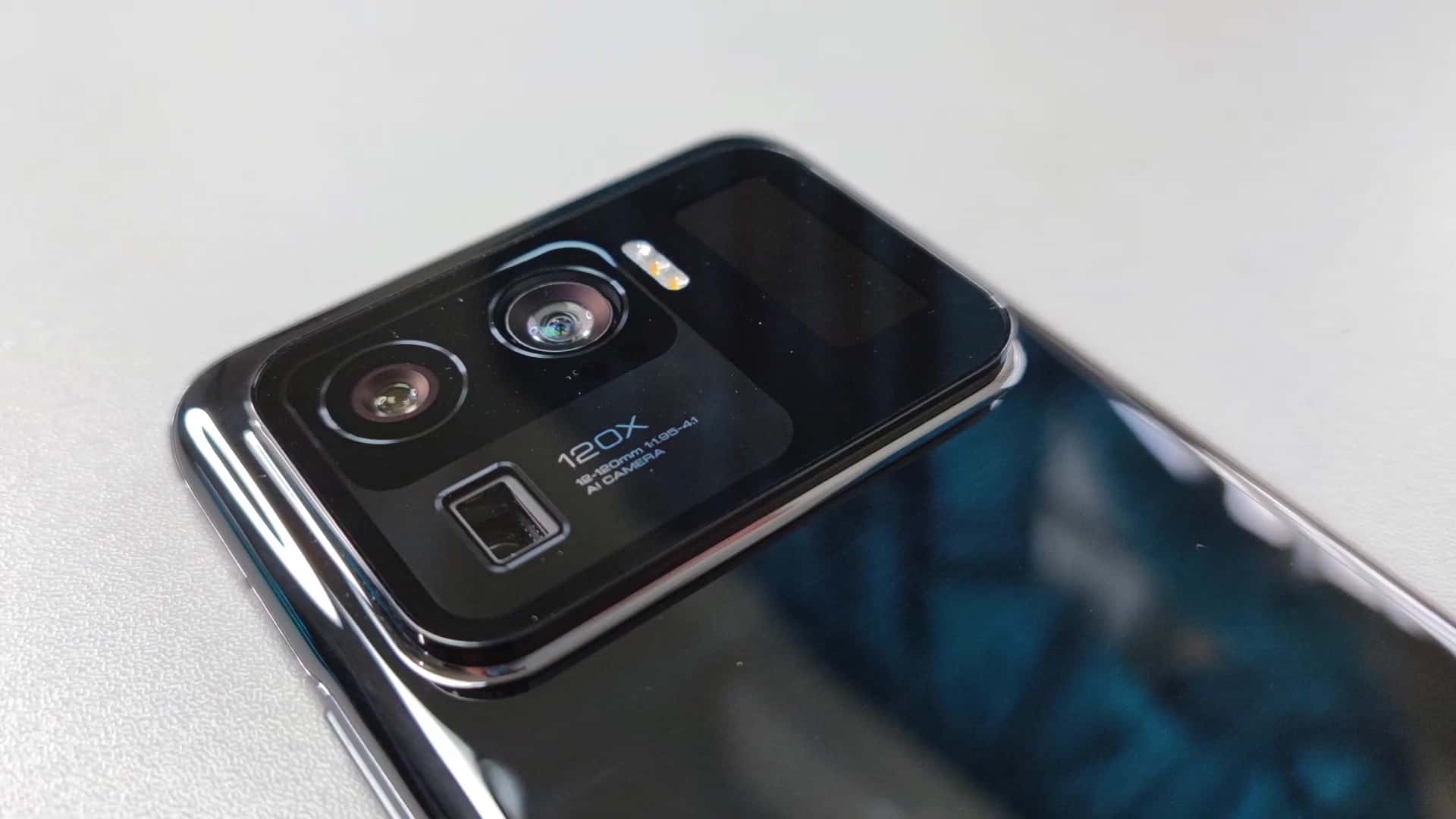 xiaomi-mi-11-ultra-camera-com-zoom-de-120x-e-tela-secundaria