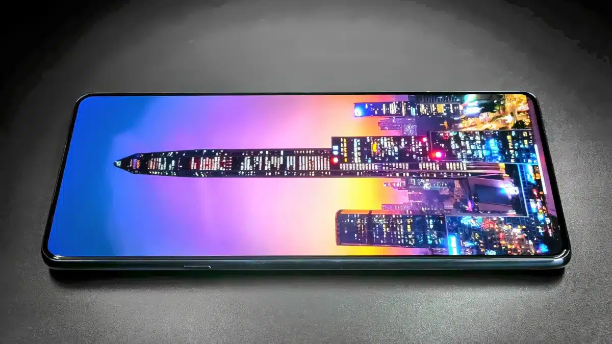um-modelo-do-motorola-edge-x30-pode-ter-uma-camera-sob-o-display