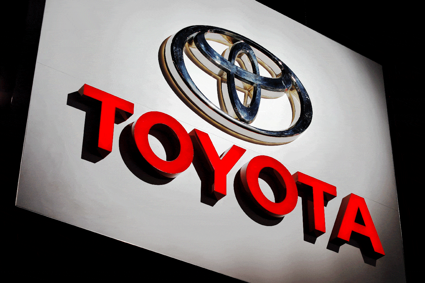 toyota-cobrara-assinatura-pelo-acionamento-remoto-do-seu-carro