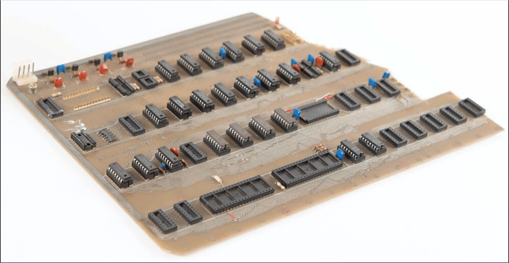 Protótipo Apple-1 soldado à mão por Woz em leilão, com lances estimados em US$ 500 mil