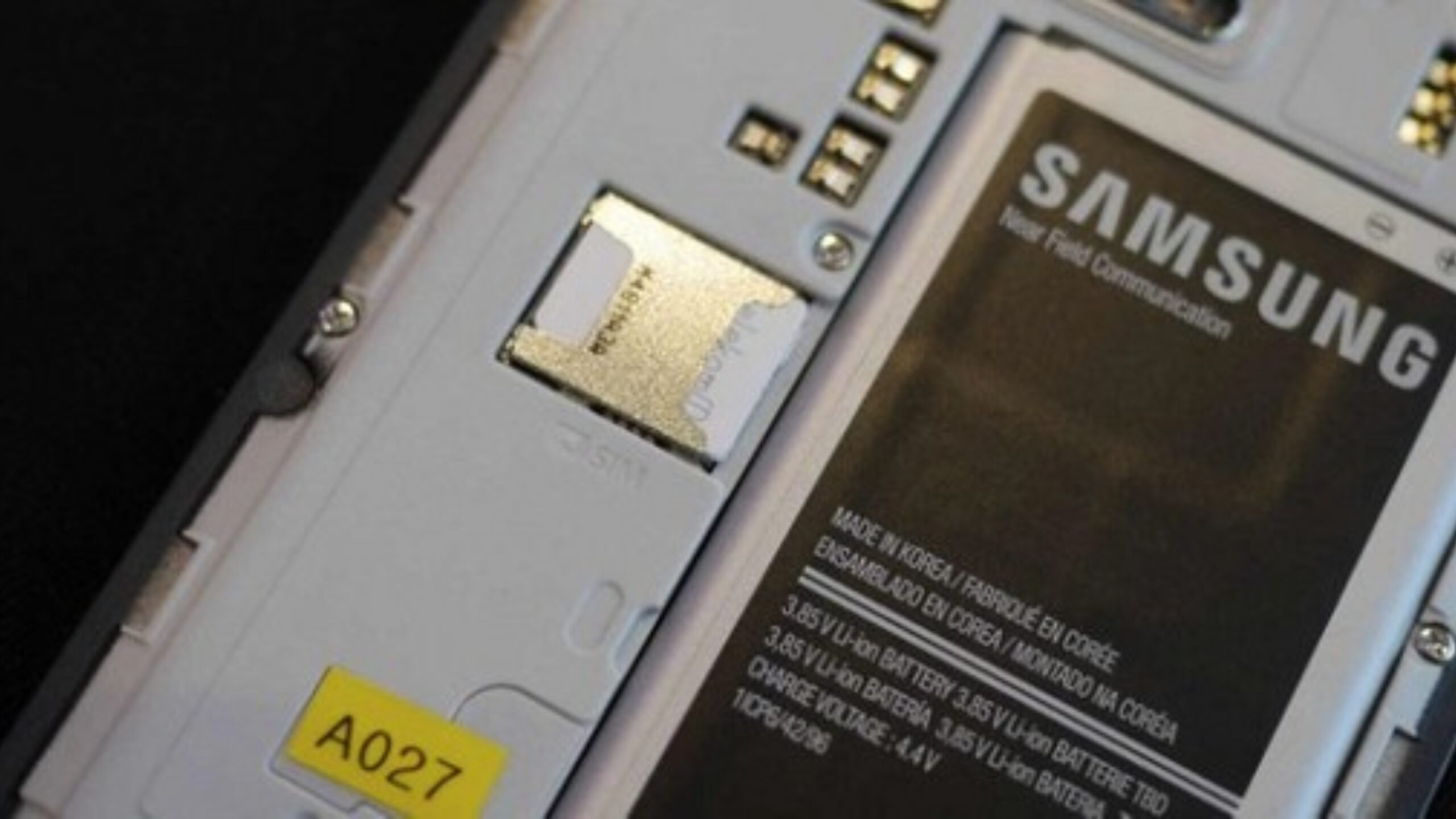 lei-pode-obrigar-que-empresas-de-smartphones-voltem-com-baterias-removiveis