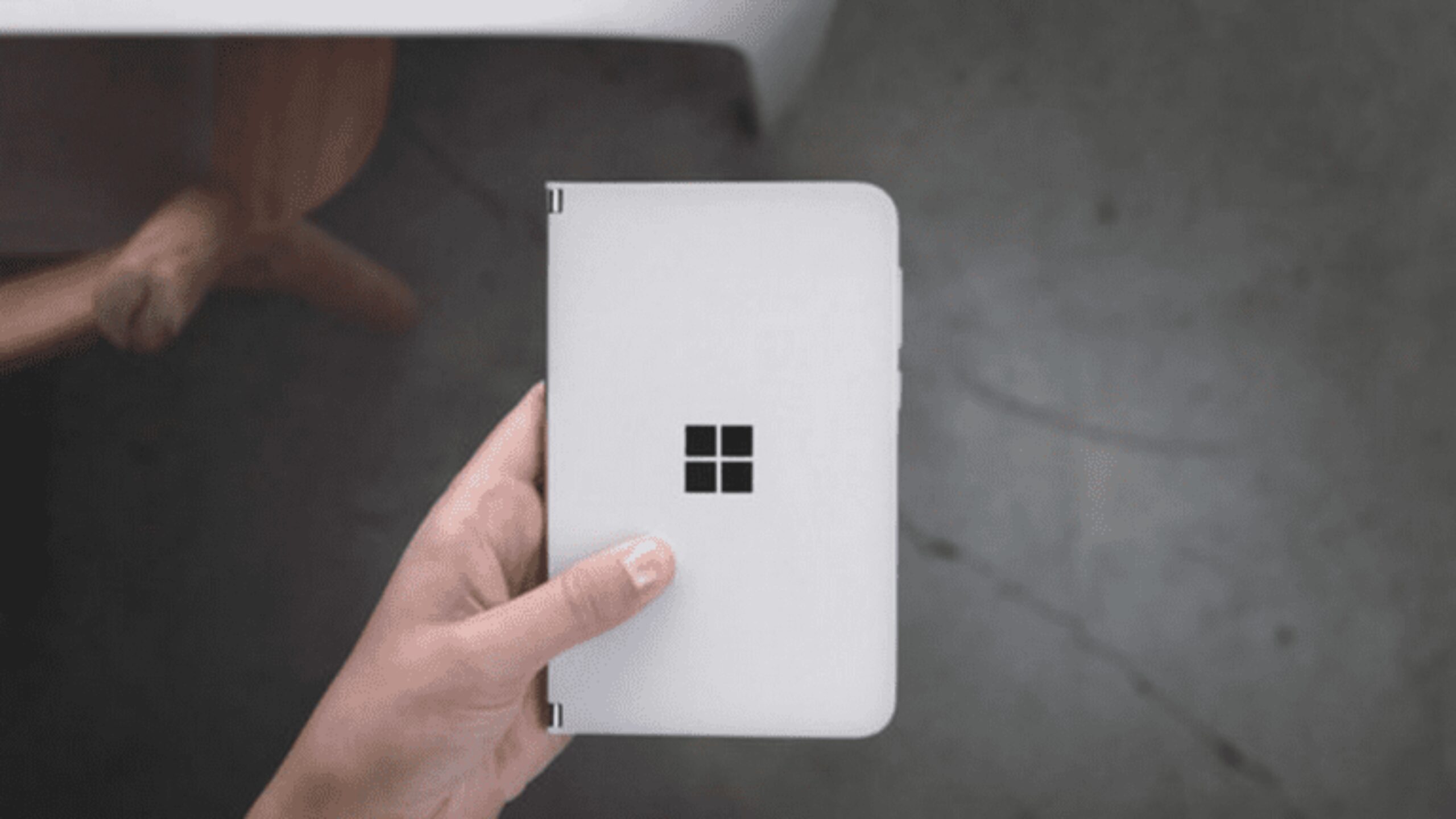 ex-desenvolvedor-da-microsoft-adapta-o-android-13-para-o-surface-duo