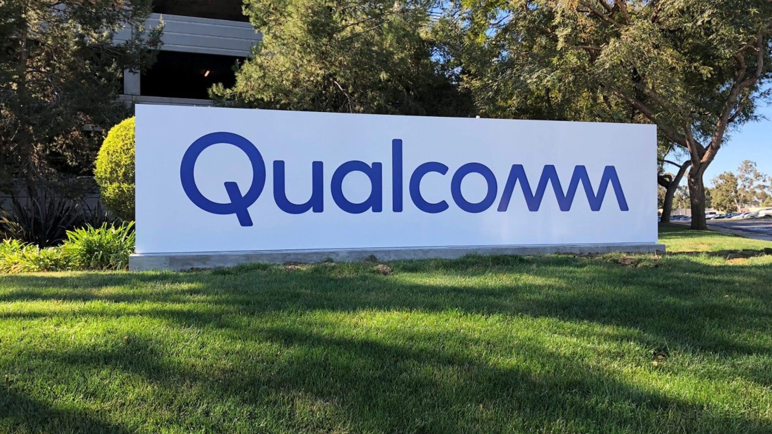 Imagem com logomarca da Qualcomm