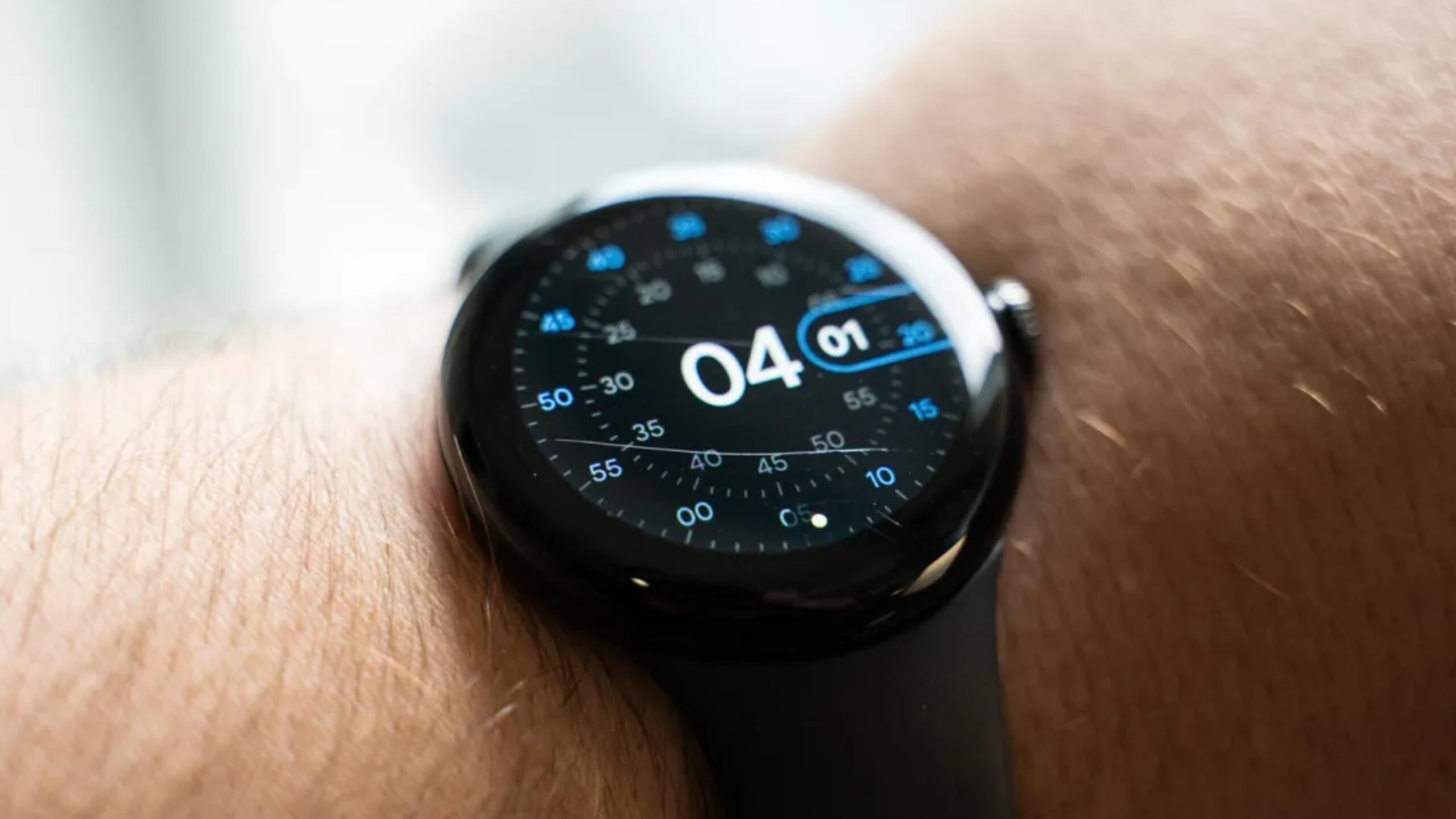 google-confirma-que-neste-momento-nao-pode-reparar-telas-do-pixel-watch