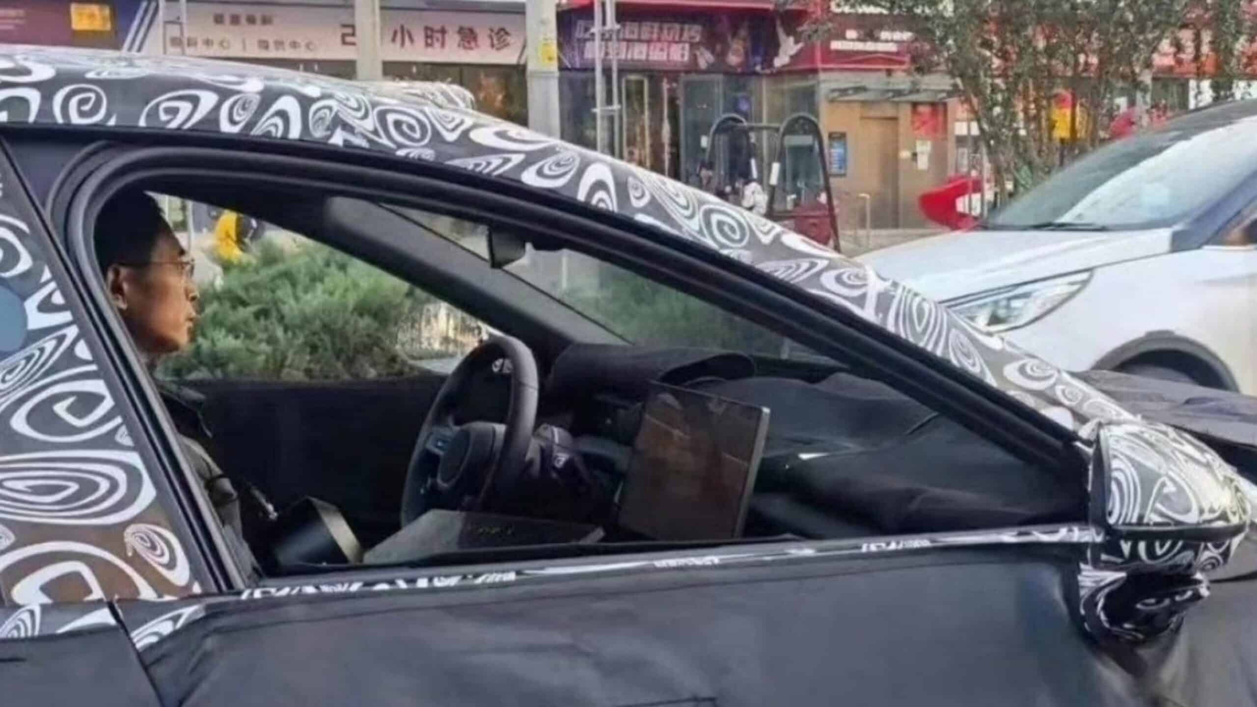 revelado-interior-do-xiaomi-su7-em-imagens-reais