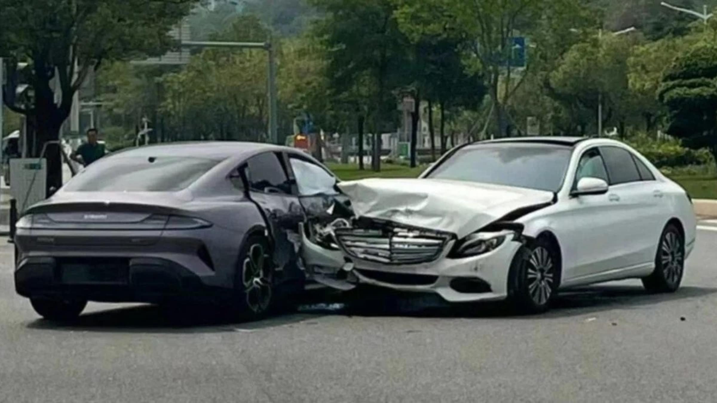 carro-eletrico-su7-da-xiaomi-sofre-primeiro-acidente-relatado
