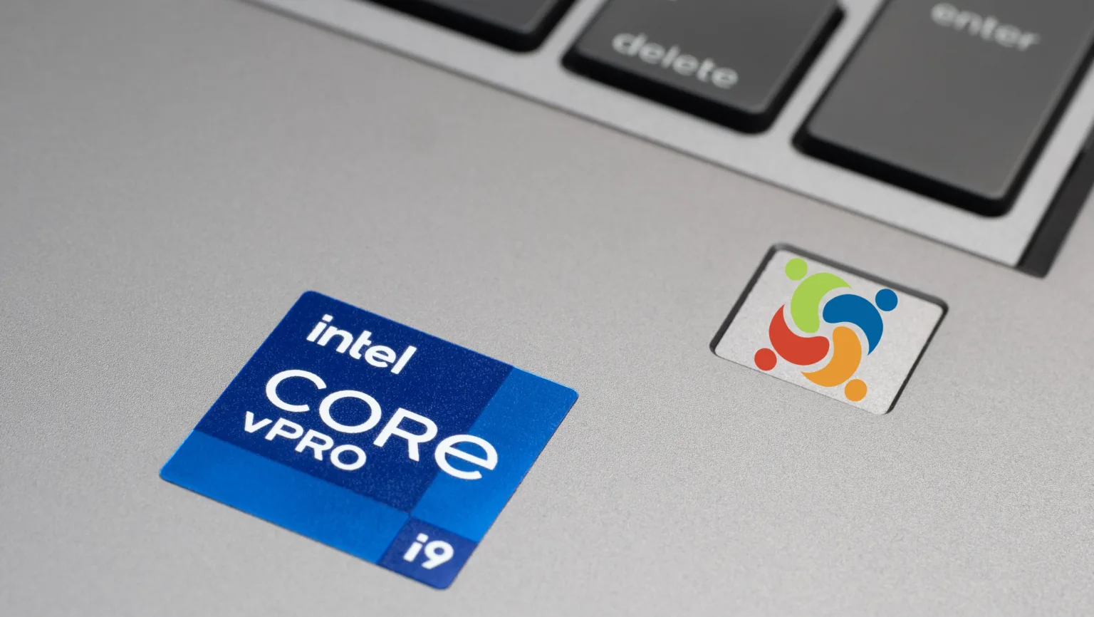 Até que enfim! Intel lança solução para problemas de travamento e instabilidade 1 Intel apresenta solução tardia para problemas de travamento e congelamento em suas CPUs desde 2022.