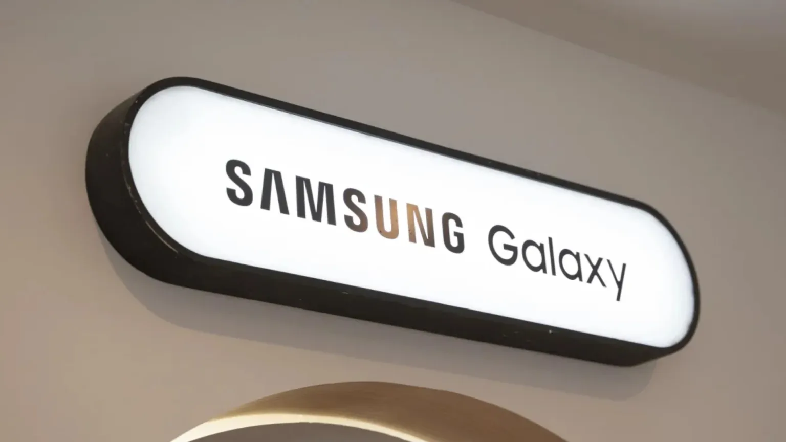 Samsung aposta em baterias de estado sólido para wearables 1 Imagem com a logomarca do Samsung Galaxy