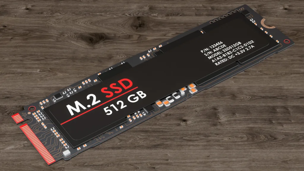 SSD M.2 de 512 GB sobre uma mesa de madeira, destacando especificações técnicas e detalhes do armazenamento NVMe.