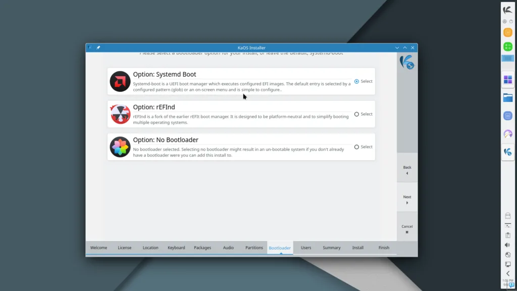 Tela do instalador do KaOS exibindo as opções de bootloader disponíveis, incluindo Systemd Boot, rEFInd e opção sem bootloader.