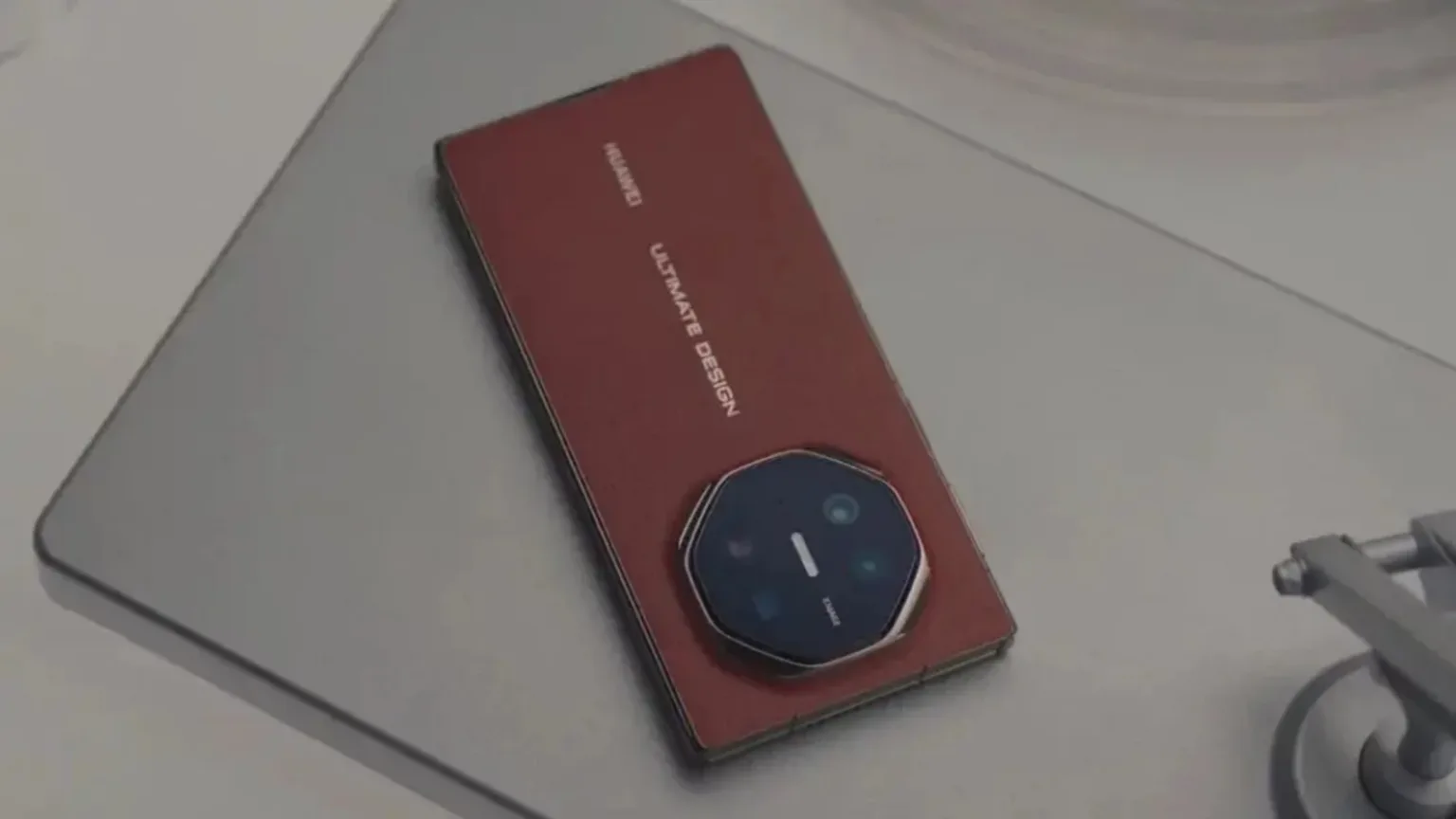 Huawei provoca seu dobrável de três telas! 1 Imagem com foto do Huawei de telha tripla