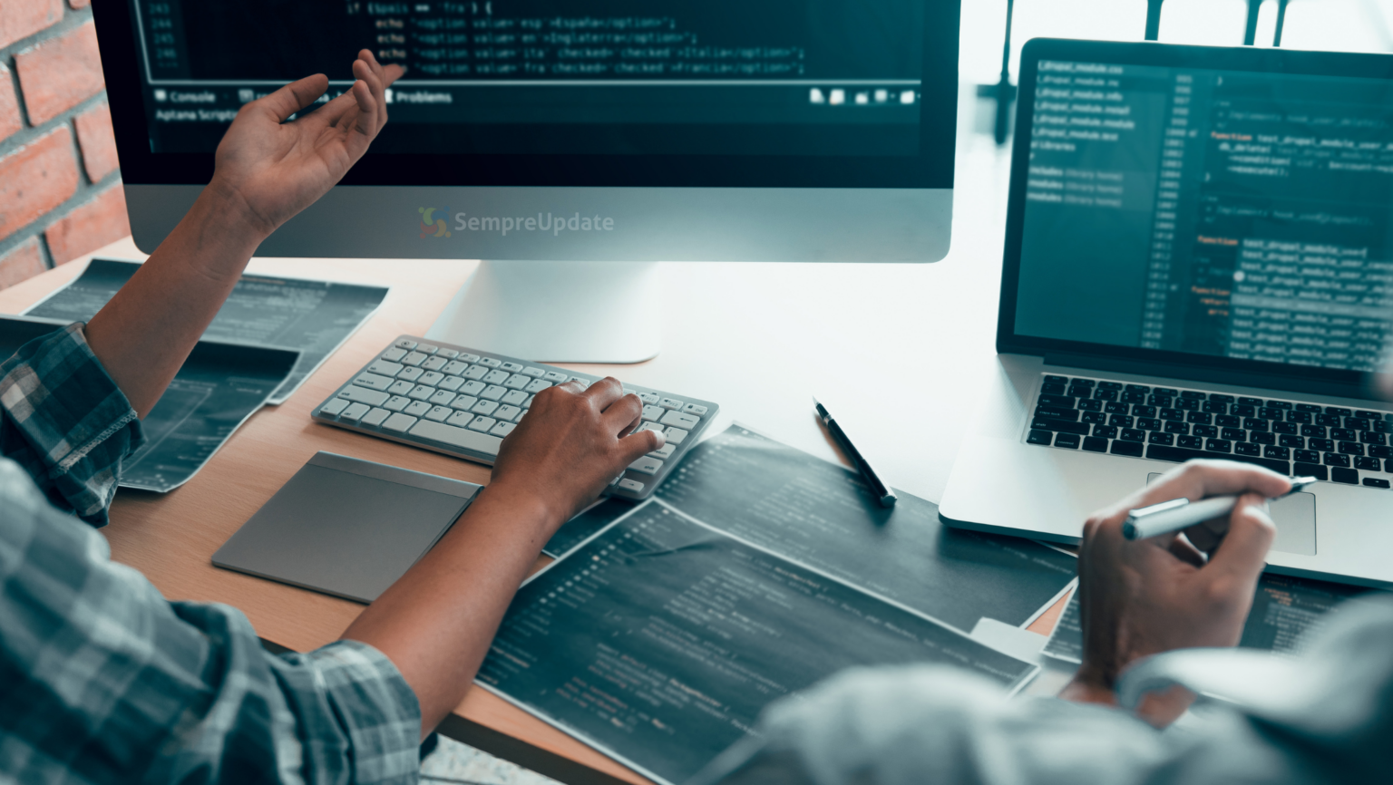 Desenvolvedores ajustando configurações de boot no Linux em ambiente de programação.