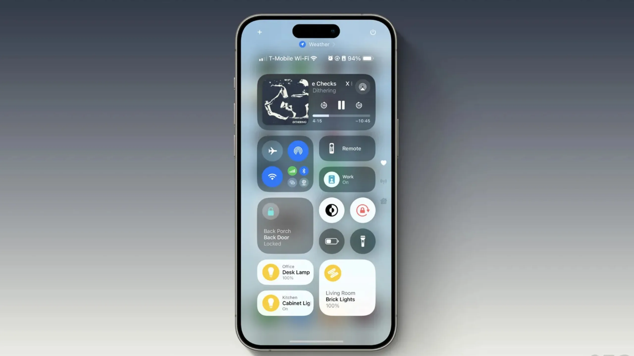Imagem com iPhone com iOS 18