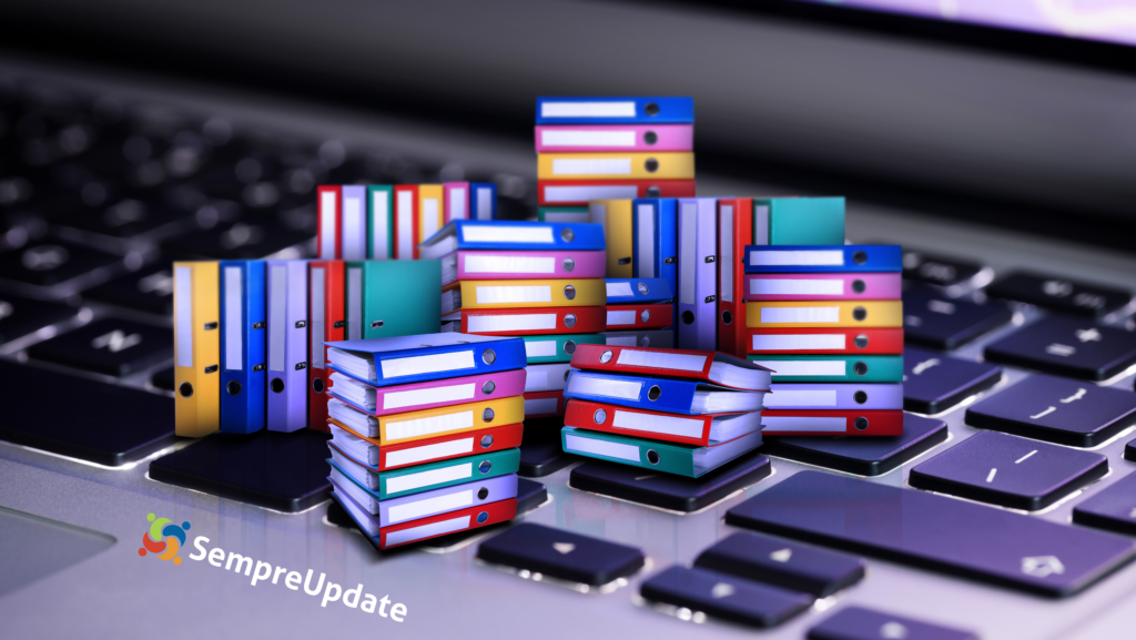 Imagem de destaque para o artigo 'Gerenciamento de pacotes no Linux: apt, dnf, pacman e flatpak'. A imagem mostra uma coleção de pastas organizadas sobre um teclado de laptop, simbolizando o gerenciamento de pacotes e organização de softwares no Linux.