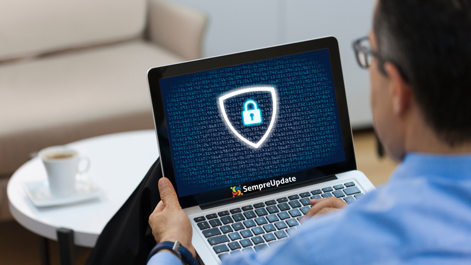 Como proteger sua privacidade no Linux: melhores práticas 1 Imagem de destaque para o artigo 'Como proteger sua privacidade no Linux: melhores práticas'. A imagem mostra uma pessoa usando um laptop com um ícone de cadeado e escudo na tela, representando segurança e proteção de dados.