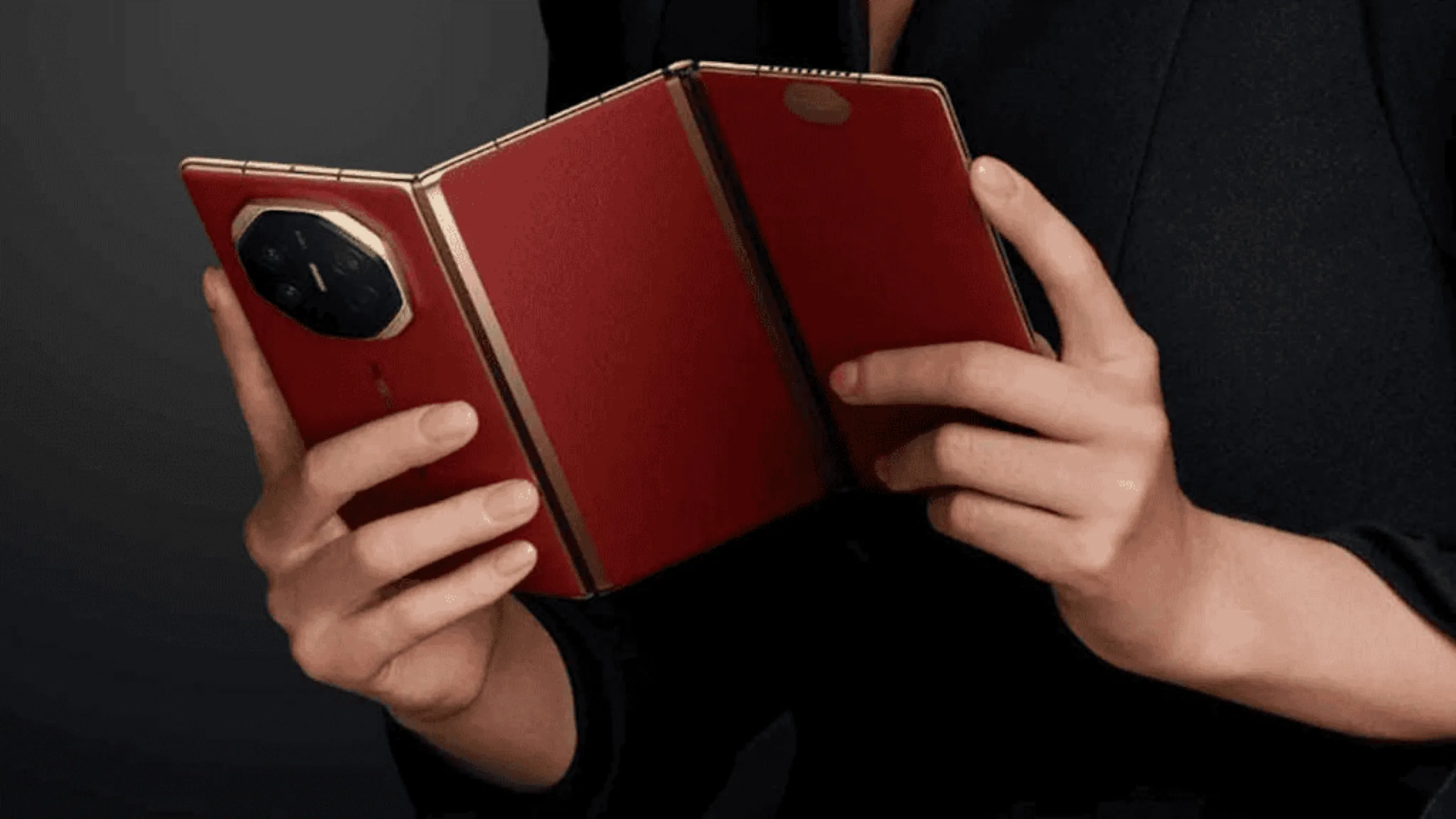 Xiaomi também lançará um smartphone tri-dobrável em breve 2 Imagem do Huawei Mate XT, smartphone dobrável