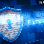 Ilustração de segurança de firewall no Linux com cadeado e código digital ao fundo, representando a proteção de servidores através de firewalls.