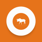 Logotipo do GNU Linux-libre em fundo laranja com um gnu branco no centro de um círculo branco