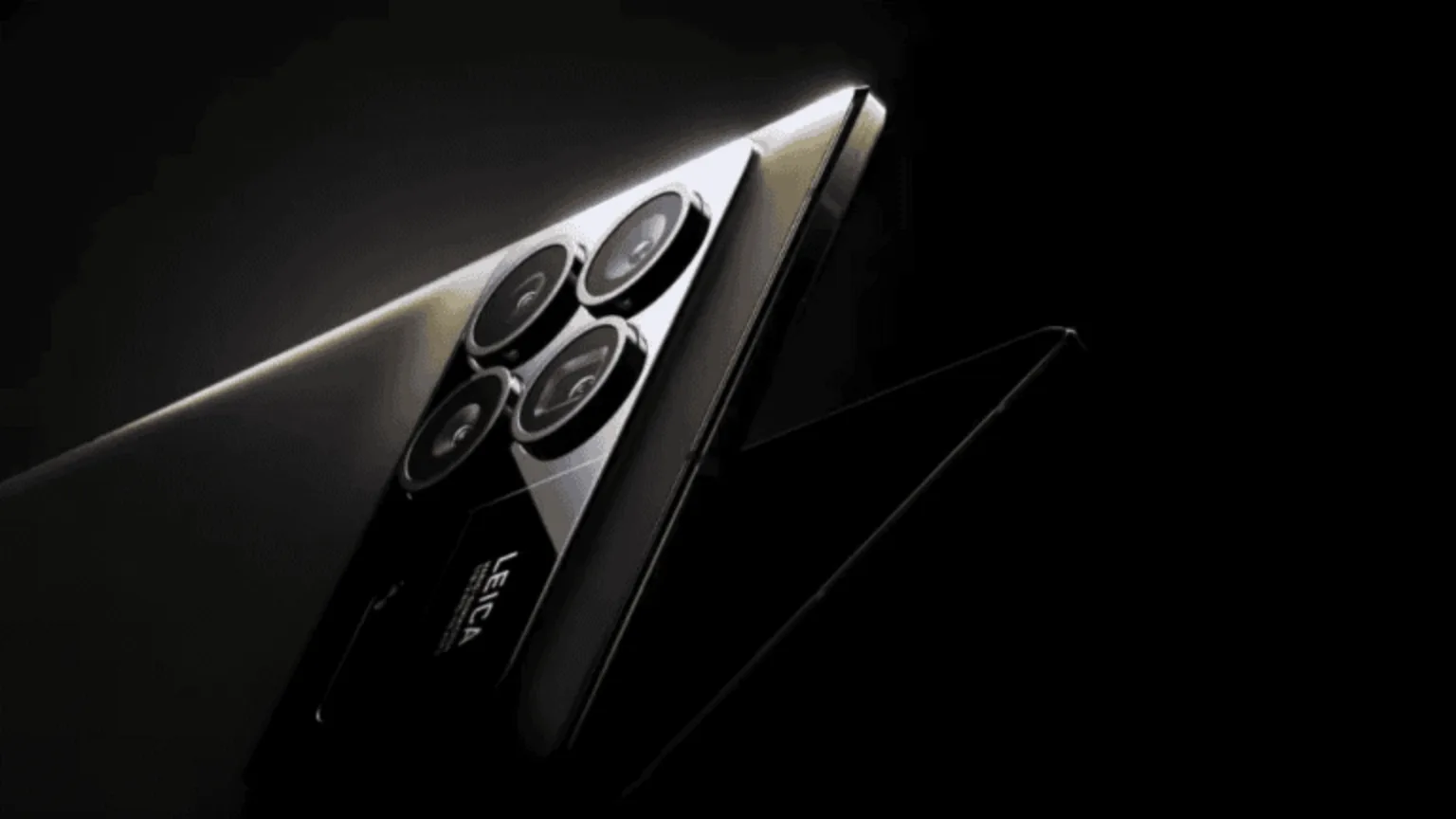 Imagem com smartphone dobrável