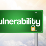 Fundo azul claro com nuvens, um placa verde com o texto vulnerabilidade e um cadeado fechado indiciando que a vulnerabilidade foi corrigida.