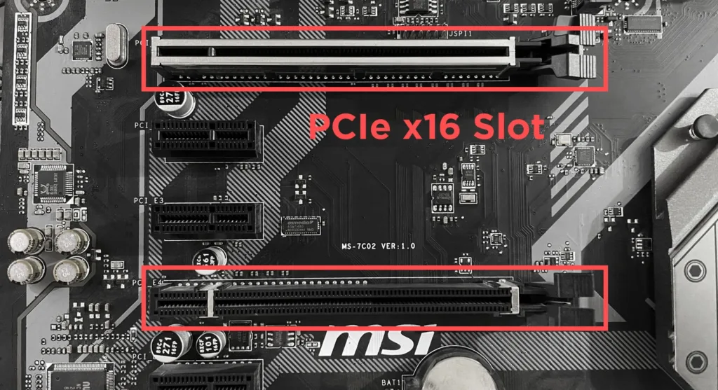 Imagem de uma placa-mãe MSI mostrando dois slots PCIe x16 destacados, utilizados para conectar placas gráficas e outros dispositivos de alta largura de banda.