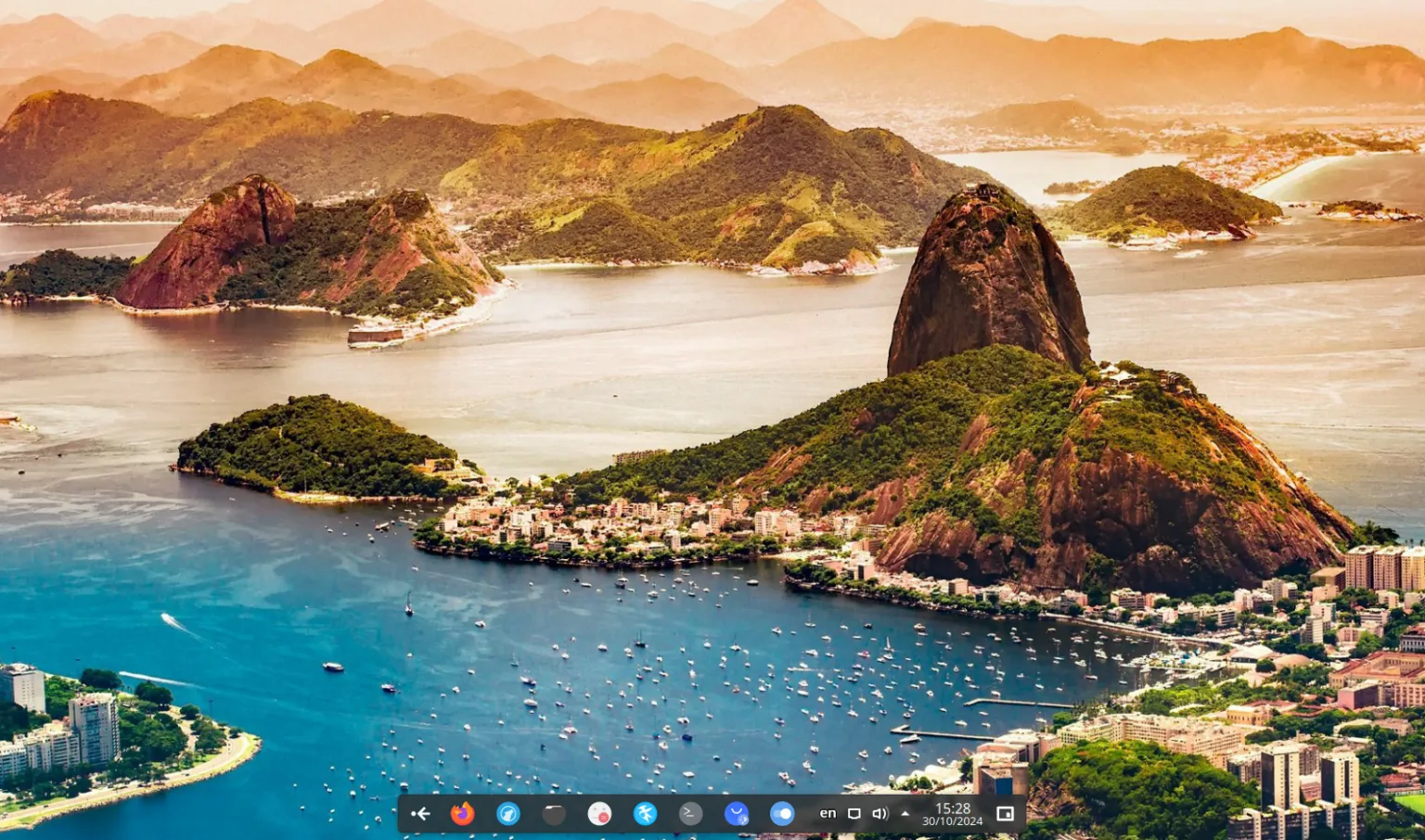 Br OS 24.10 é lançado com KDE 6 e Wayland como padrão 1 Área de trabalho do Br OS 24.10 com KDE Plasma 6 exibindo o Pão de Açúcar no Rio de Janeiro como papel de parede, barra de tarefas com ícones e informações de data e hora.