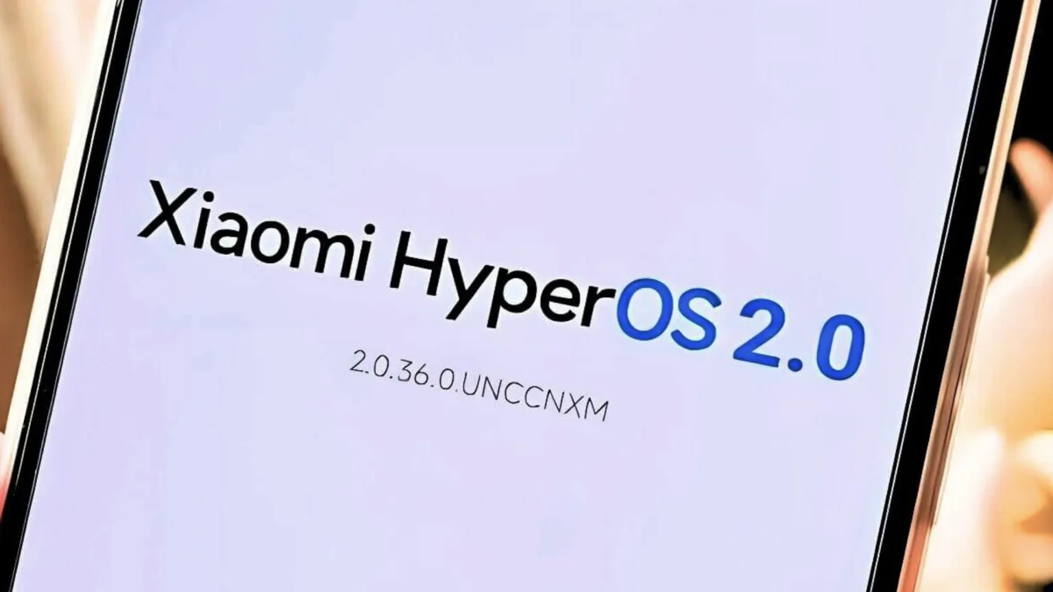 Dispositivos que receberão o Xiaomi HyperOS 2 1 Imagem com smartphone recebendo o HyperOS 2.0