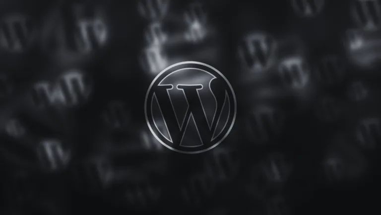 Logotipo do WordPress em tons de preto e cinza, sobre um fundo escuro com várias sombras do mesmo símbolo