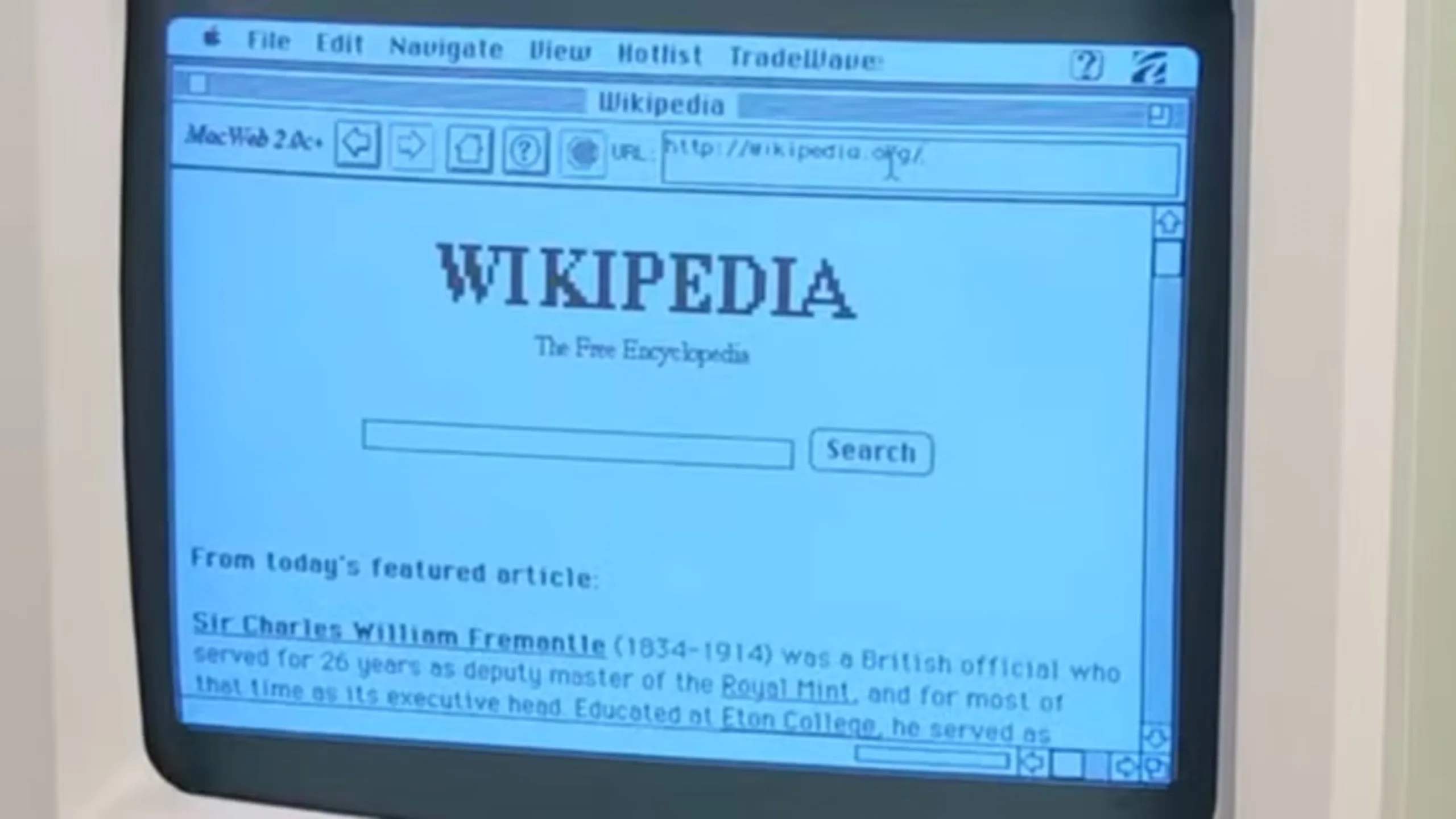 Macintosh Plus de 1986 ganha nova vida com Raspberry Pi 2 Imagem de um Macintosh Plus 1986