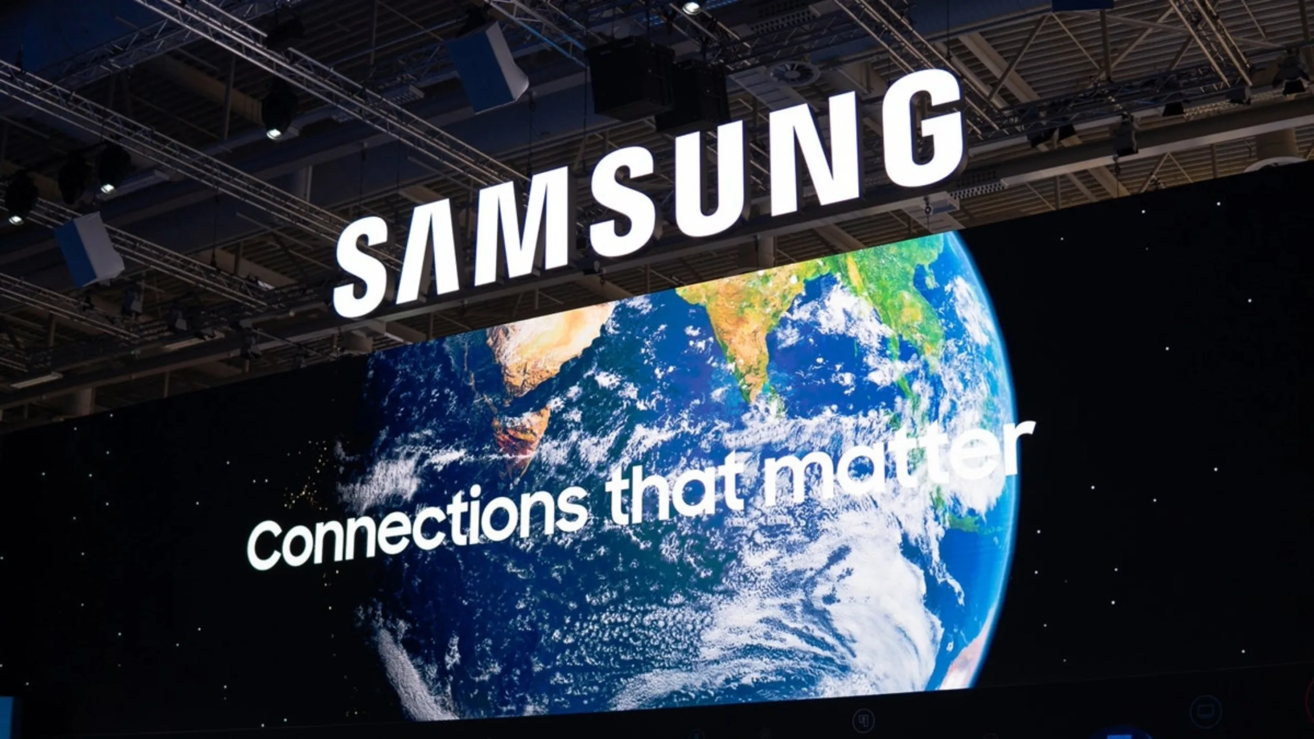 Samsung planeja lançar dispositivo de realidade mista em 2025 2 Imagem com a fachada da Samsung