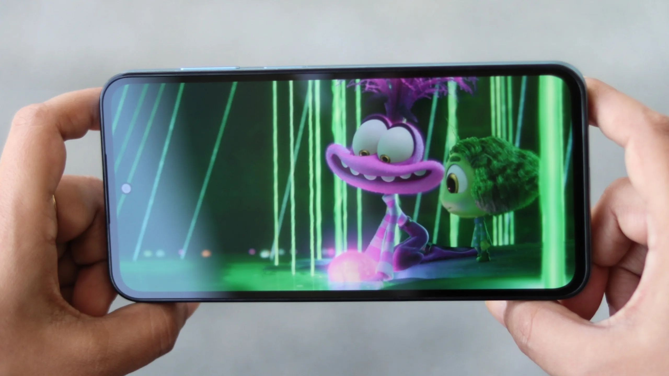 Samsung amplia fornecedores de OLED para linha Galaxy com Tianma 2 Imagem de smartphone com tela Samsung