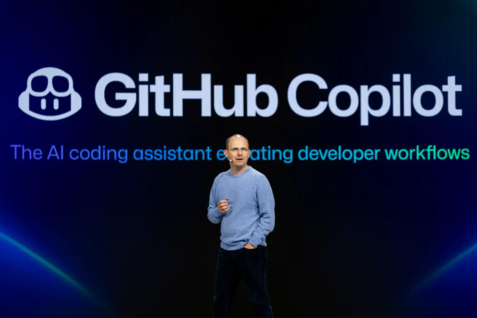 GitHub Copilot acelera a revolução da codificação com mais de 15 milhões de usuários 1 e5BZHeAw GitHub Universe Keynote Thomas3