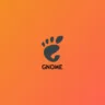 Logo do GNOME com um fundo laranja, mostrando a pata estilizada do mascote do GNOME e o nome GNOME embaixo